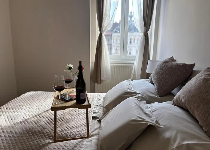Synagogue Gozsdu Corner Apartment